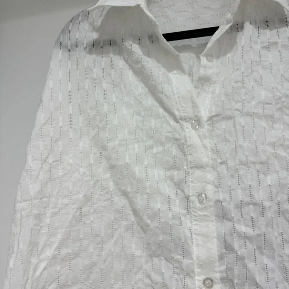 White set- shirt & shorts - Picture 2 of 3